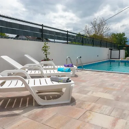 Libera فيلة بيهاتش